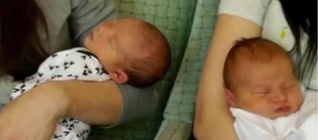 Bebês Roman e Aaron nasceram com poucas horas de diferença Bebês Roman e Aaron nasceram com poucas horas de diferença