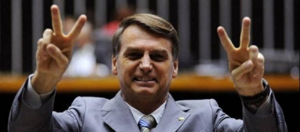 Bolsonaro tem entre 15 milhões e 23 milhões de votos Bolsonaro tem entre 15 milhões e 23 milhões de votos