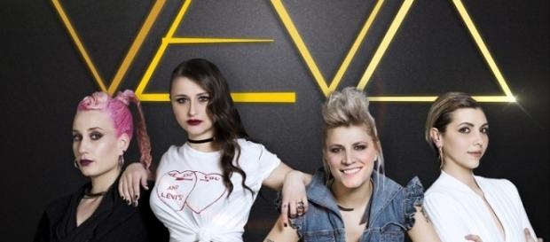 Le Deva, Un'Altra Idea. Da Sinistra: Greta Manuzi, Verdiana Zangaro, Laura Bono, Roberta Pompa. Le Deva, Un'Altra Idea. Da Sinistra: Greta Manuzi, Verdiana Zangaro, Laura Bono, Roberta Pompa.