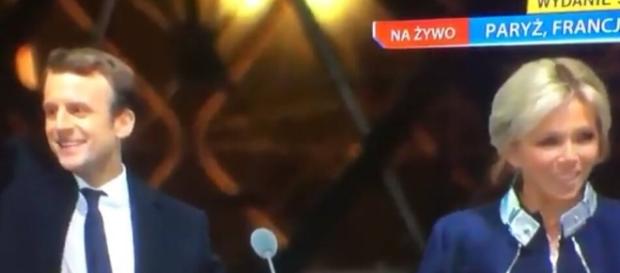 Prezydent Francji wraz z małżonką (źródło: TVN24) Prezydent Francji wraz z małżonką (źródło: TVN24)