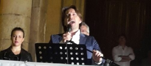 Corrado Figura in un immagine della campagna elettorale del 2016
