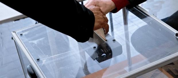 Ce dimanche, abstention et vote blanc profiteront mécaniquement à Marine Le Pen et au Front national Ce dimanche, abstention et vote blanc profiteront mécaniquement à Marine Le Pen et au Front national
