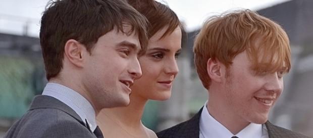 Daniel Radcliffe, Emma Watson & Rupert Grint at the wold premiere of Harry Potter & The Deathly Hallows - Ilona Higgins - Flickr Daniel Radcliffe, Emma Watson & Rupert Grint at the wold premiere of Harry Potter & The Deathly Hallows - Ilona Higgins - Flickr