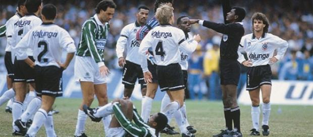 Em 1993 Corinthians saiu na frente, mas ficou sem o título Em 1993 Corinthians saiu na frente, mas ficou sem o título