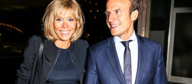 La historia de amor de Macron y Brigitte La historia de amor de Macron y Brigitte