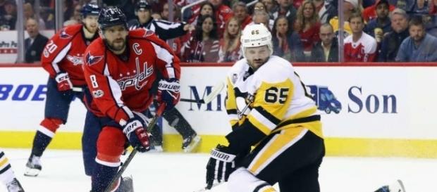 Ovechkin despertó en la serie contra los Penguins con su gol en el tercer periodo. NHL.com. Ovechkin despertó en la serie contra los Penguins con su gol en el tercer periodo. NHL.com.