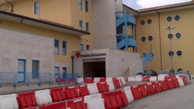 Atripalda, ragazza si lancia nel vuoto: volo dal quinto piano