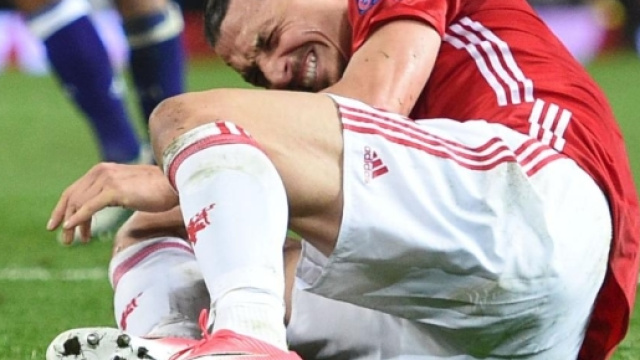 Ibrahimovic , incidente al ginocchio .