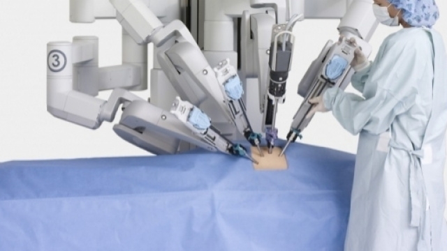 Tecnologia robotica. Prima clinica a Milano.