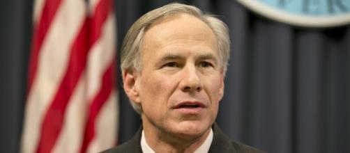 Greg Abbott applauds Red River landowners for suing federal / Photo by dallasnews.com via Blasting News library