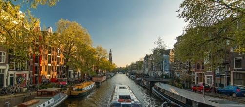 Vue de la ville d'Amsterdam depuis un pont