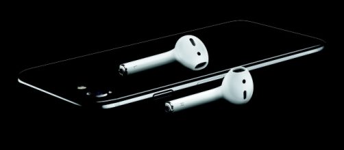 Apple to bundle iPhone 8 with a free pair of AirPods (via Apple Press Kit)