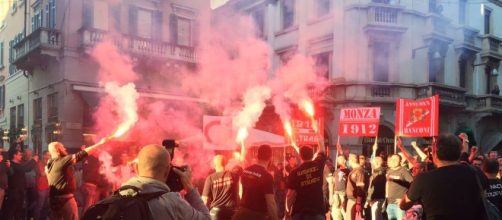 Calcio Monza, tifosi in piazza per la festa promozione
