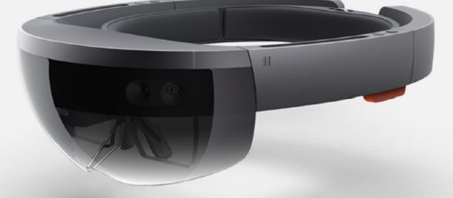 HoloLens : Tech Times - techtimes.com