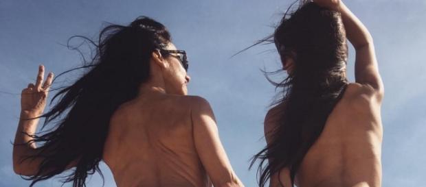 El topless y tanga de Sofía y Maite. El topless y tanga de Sofía y Maite.