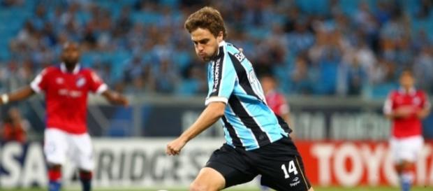 Maxi Rodriguez atuando pelo Grêmio Maxi Rodriguez atuando pelo Grêmio