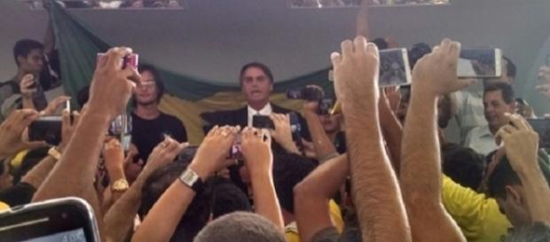Seguidores de Bolsonaro se tornaram fanáticos (Foto: Reprodução/Andre da FM) Seguidores de Bolsonaro se tornaram fanáticos (Foto: Reprodução/Andre da FM)
