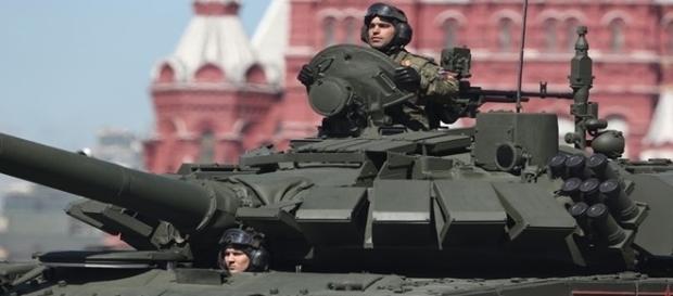 Vladimir Putin mostra o poder bélico na Rússia em preparação para desfile. Vladimir Putin mostra o poder bélico na Rússia em preparação para desfile.