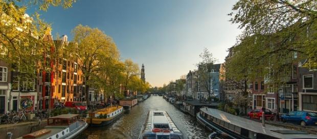 Vue de la ville d'Amsterdam depuis un pont Vue de la ville d'Amsterdam depuis un pont