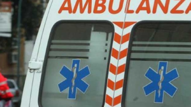 Incidente sulla statale 18 a San Lucido, auto finisce sotto un mezzo dell&rsquo;Anas