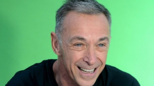 Linus critica Rtl e X Factor durante l'ospitata a Dogliani