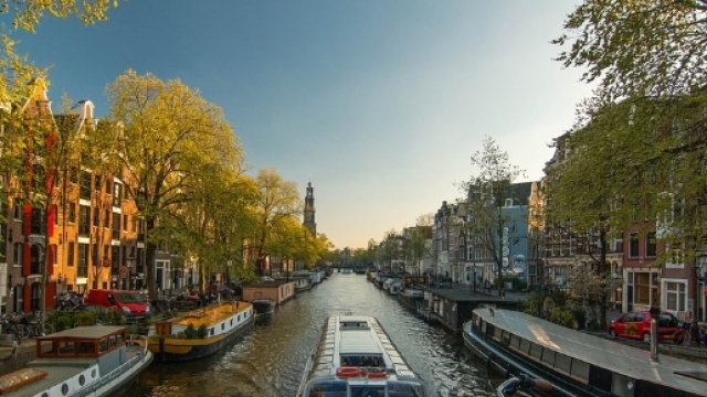 Vue de la ville d'Amsterdam depuis un pont