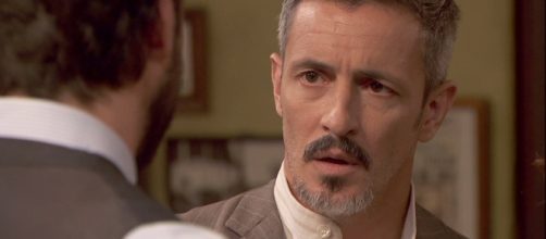 Il dottor Lucas comunica ad Alfonso che sua madre Rosario non vuole più vivere