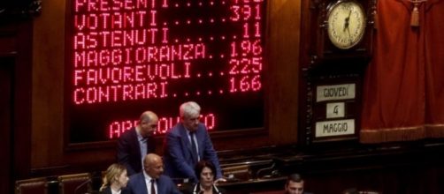 Legittima difesa, ok della Camera: licenza di sparare di notte ... - ilfattoquotidiano.it