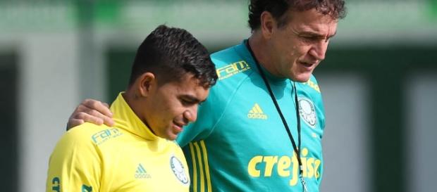 Dudu e Cuca caminham na Academia de Futebol Dudu e Cuca caminham na Academia de Futebol