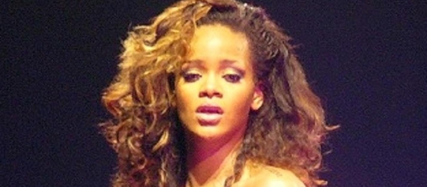 Did Rihanna get plastic surgery, breast implants to beef