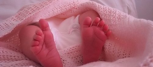 Sassari, neonata morta dopo il ricovero: genitori accusano infermiere