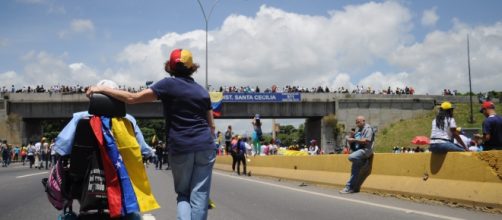 Venezuela, manifestanti in autostrada (Fotoreport di Dayana Duarte)