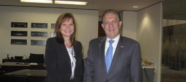 :Ambassador Wayne with Mary Barra / Photo screencap from US Government via wikipedai :Ambassador Wayne with Mary Barra / Photo screencap from US Government via wikipedai