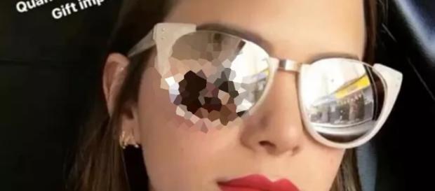 Bruna mostra pelo reflexo do óculos onde está em selfie (Foto: Reprodução) Bruna mostra pelo reflexo do óculos onde está em selfie (Foto: Reprodução)