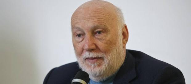 Il prof. Domenico De Masi ci racconta come è possibile ridurre la disoccupazione in Italia Il prof. Domenico De Masi ci racconta come è possibile ridurre la disoccupazione in Italia