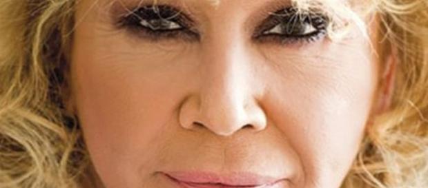 Mila Ximénez enseña su nueva cara a golpe de talonario y las redes enloquecen Mila Ximénez enseña su nueva cara a golpe de talonario y las redes enloquecen