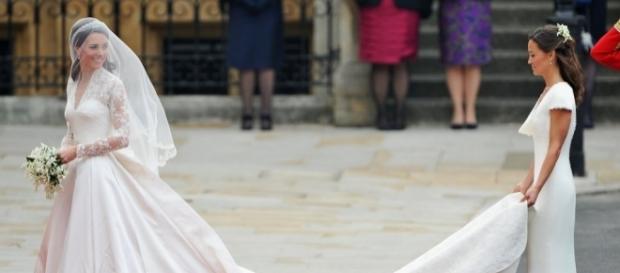 White Wedding Dress and Veil - Photo: Blasting News Library - popsugar.com White Wedding Dress and Veil - Photo: Blasting News Library - popsugar.com