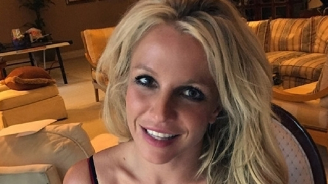 #BritneySpears scrive una lettera per i fan 'LGBTQ'. #BlastingNews