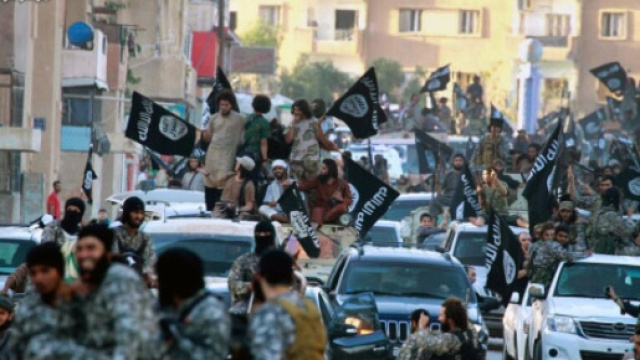 Russia bombarda Raqqa, roccaforte dell'Isis. Siria: "Ok a colloqui ... - huffingtonpost.it