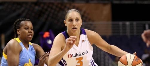 Diana Taurasi and the Mercury host the L.A. Sparks in WNBA action on Saturday. [Image via Blasting News image library/zimbio.com]