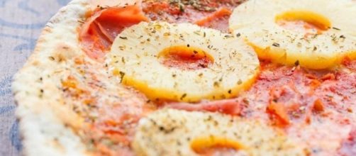 La pizza all'ananas di Panopoulos