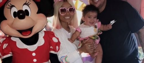 Rob Kardashian and Blac Chyna with Dream enjoying Father's Day at Disneyland. Photo source: Breaking News Daily (YouTube)