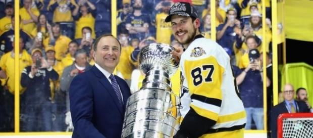 Crosby ganó pro 2do año consecutivo el MVP de los Playoffs. NHL.com. Crosby ganó pro 2do año consecutivo el MVP de los Playoffs. NHL.com.