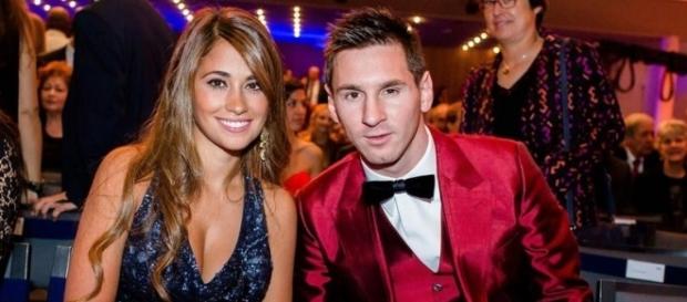 Messi en compagnie de sa bien-aimée. Messi en compagnie de sa bien-aimée.
