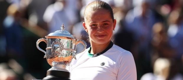 Ostapenko dio la campanada del año en el tenis en este 2017. SI.com. Ostapenko dio la campanada del año en el tenis en este 2017. SI.com.