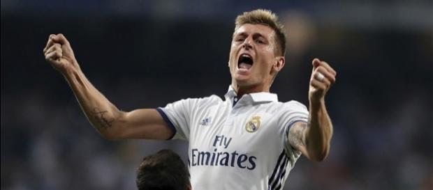 Real Madrid : Un grand coach réclame la retraite de Kroos ! Real Madrid : Un grand coach réclame la retraite de Kroos !