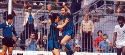 Beccalossi ed Oriali esultano dopo un gol durante Inter-Santos, Mundialito Clubs 1981