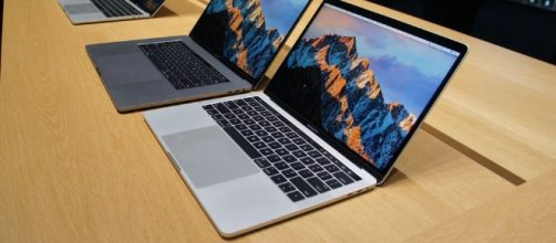 Nobody should buy the new 13-inch MacBook Pro without the Touch Bar - mashable.com