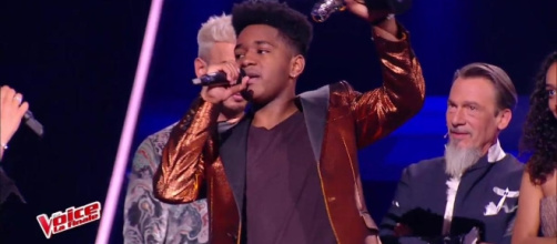Lissandro Cuxi, trophée de The Voice en main