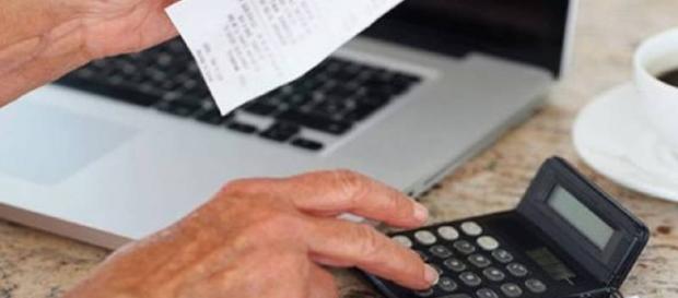 Calcule o orçamento e acabe de vez com as dívidas Calcule o orçamento e acabe de vez com as dívidas